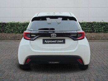 Used Toyota Yaris 2021 for sale - 77307107: Photo