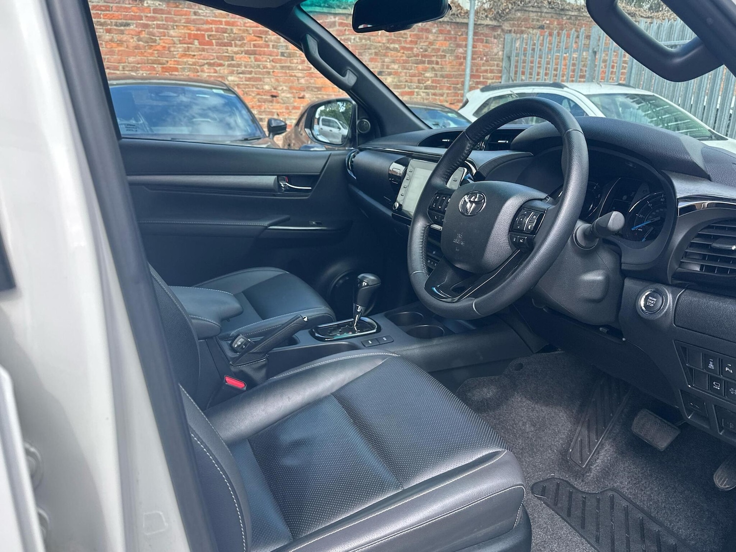 Used Toyota Hilux 2023 for sale - 76434215: Photo 11