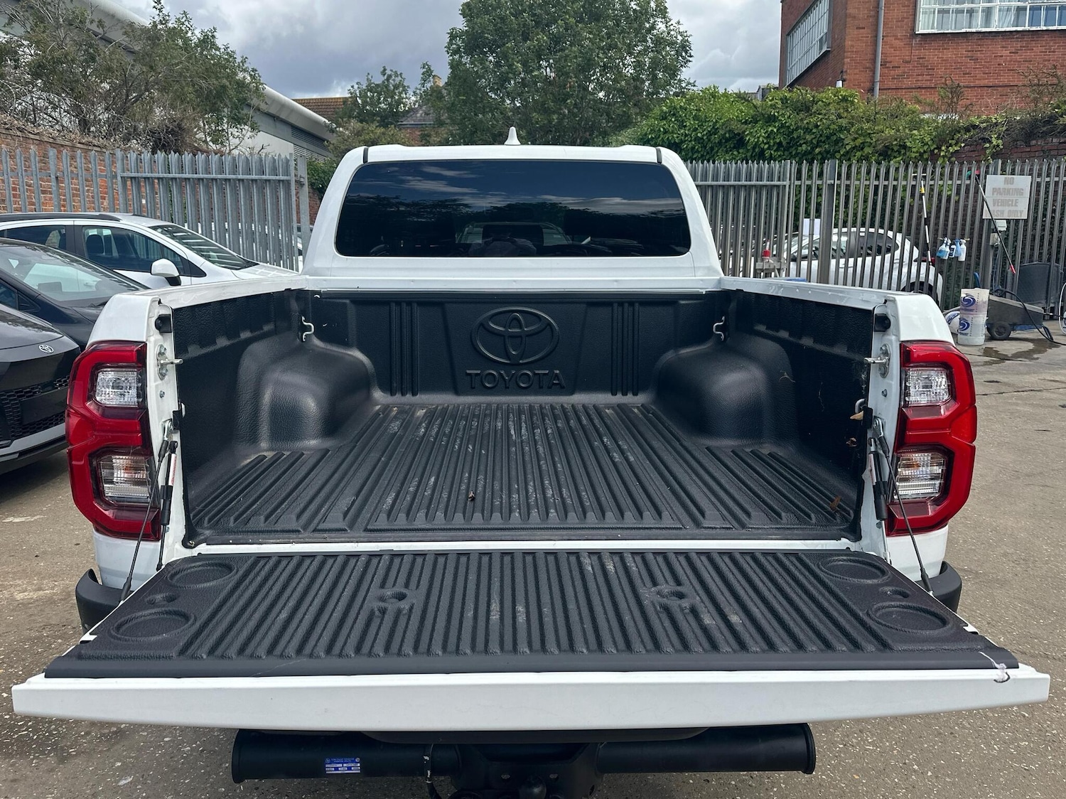 Used Toyota Hilux 2023 for sale - 76434215: Photo 14