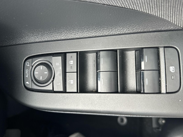 Used Toyota C-HR 2024 for sale - 75432373: Photo 23