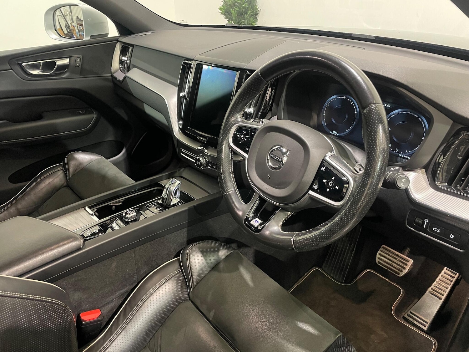 Used Volvo XC60 2019 for sale - 77658497: Photo 3