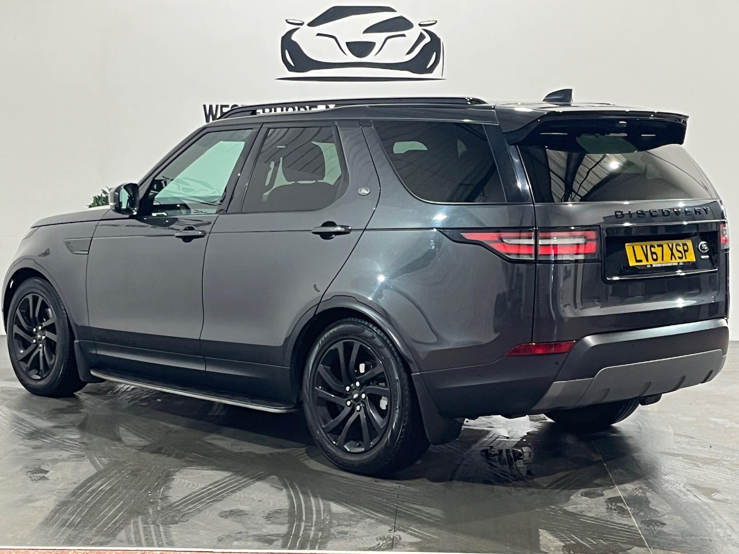 Used Land Rover Discovery 2018 for sale - 76657926: Photo 2