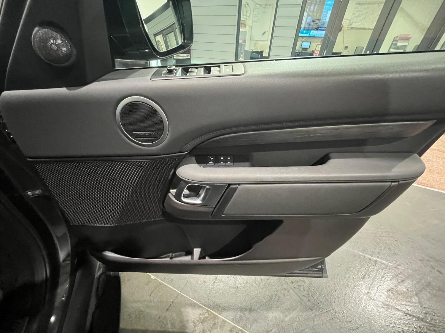 Used Land Rover Discovery 2018 for sale - 76657926: Photo 40