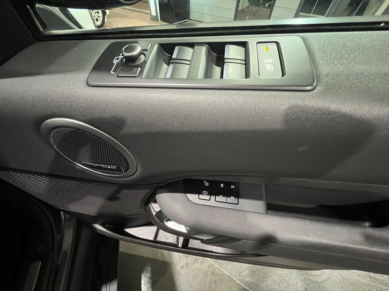 Used Land Rover Discovery 2018 for sale - 76657926: Photo 44