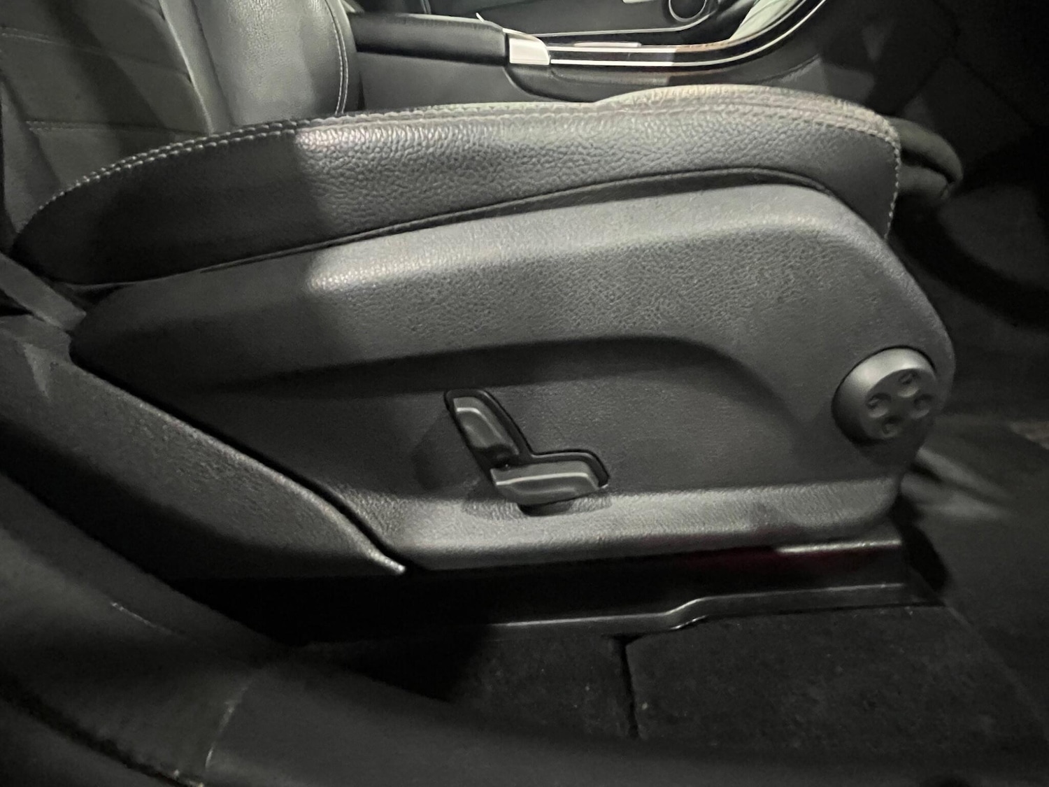 Used Mercedes-Benz GLC 2019 for sale - 76926641: Photo 60