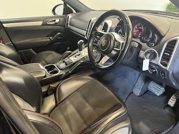 Used Porsche Cayenne 2015 for sale - 75350700: Photo