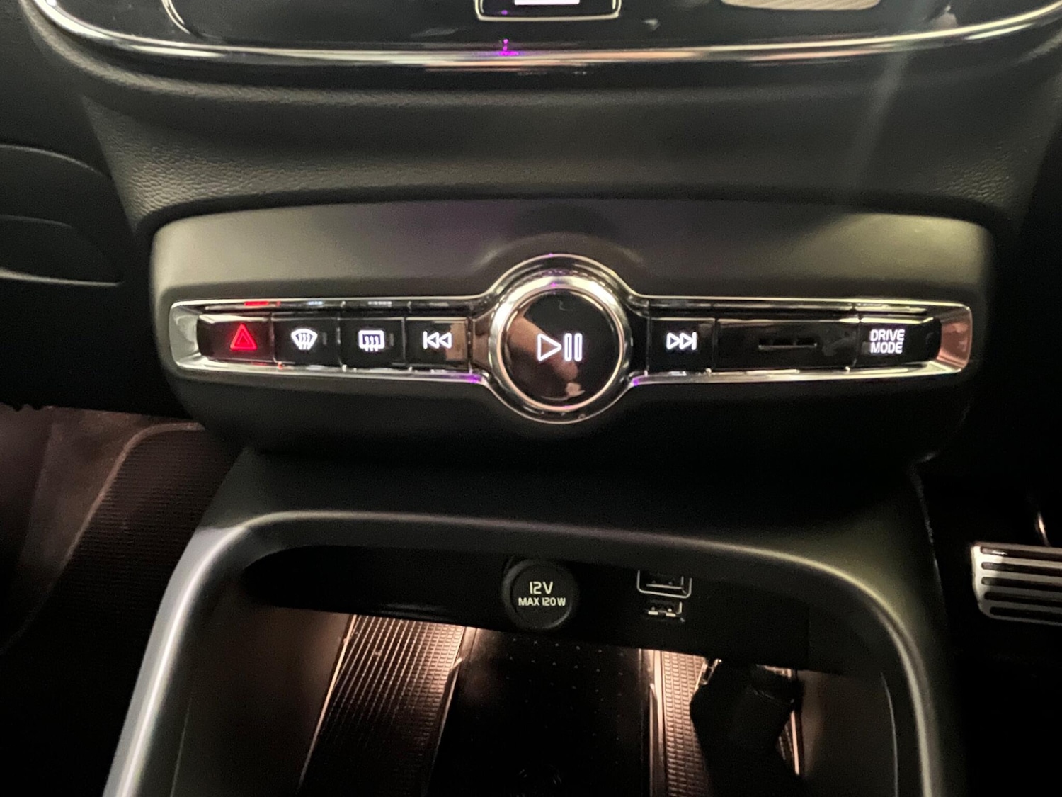 Used Volvo XC40 for sale - 78127678: Photo 25