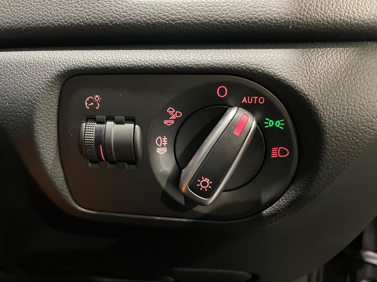 Used Audi Q3 2016 for sale - 77646137: Photo 35