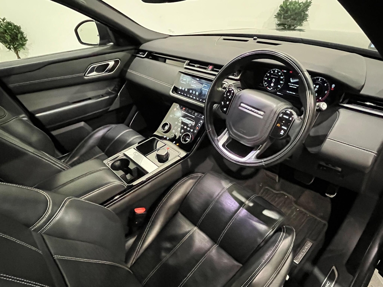 Used Land Rover Range Rover Velar 2019 for sale - 76371389: Photo 3