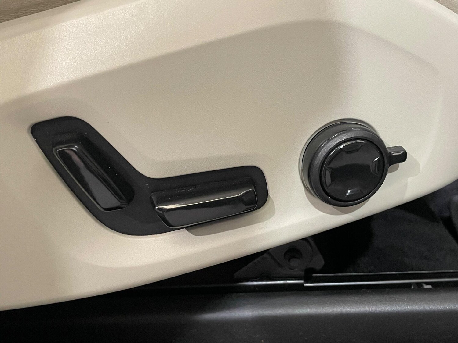 Used Volvo XC90 for sale - 77753139: Photo 35