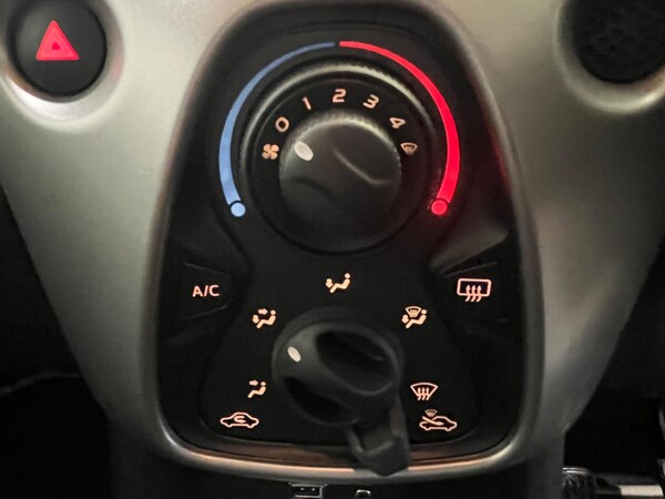 Used Toyota AYGO 2016 for sale - 76239634: Photo 22