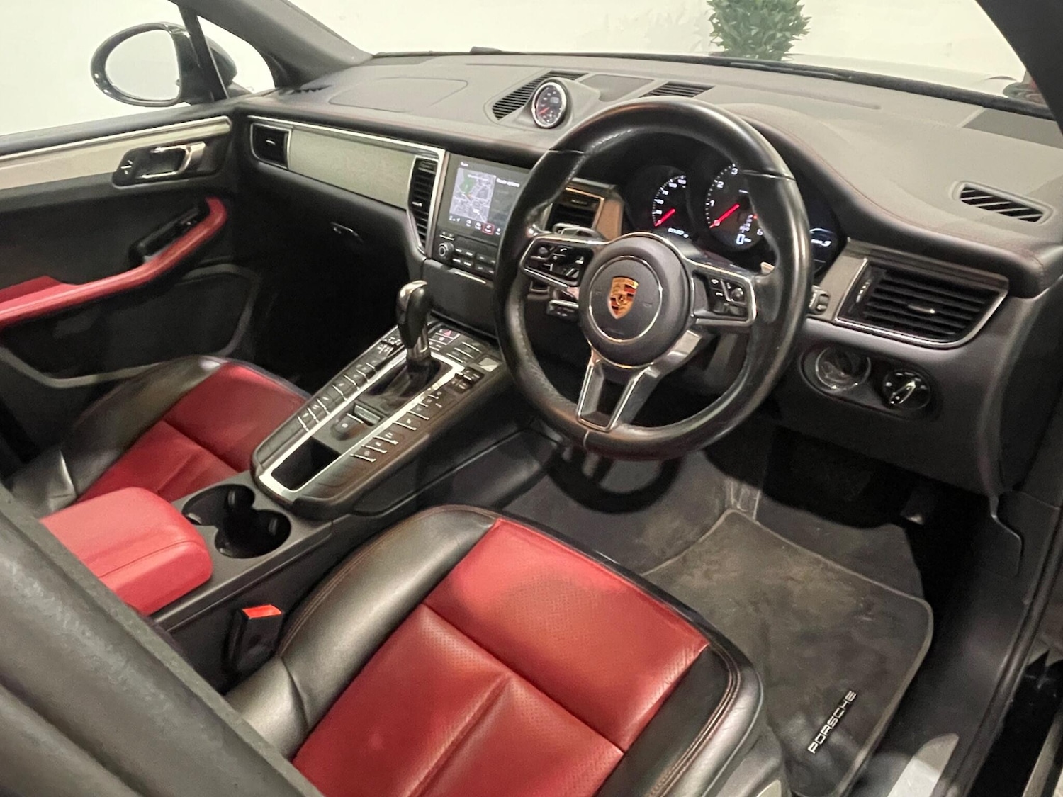 Used Porsche Macan 2017 for sale - 77940224: Photo 3