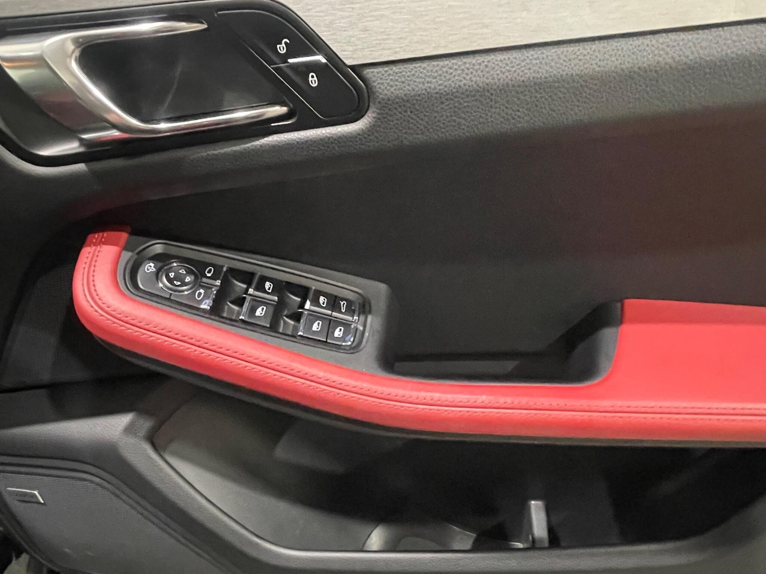 Used Porsche Macan 2017 for sale - 77940224: Photo 46