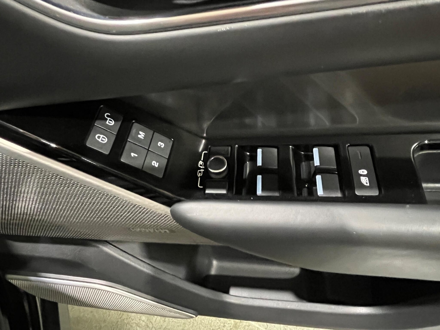 Used Land Rover Range Rover Velar 2018 for sale - 76993057: Photo 32