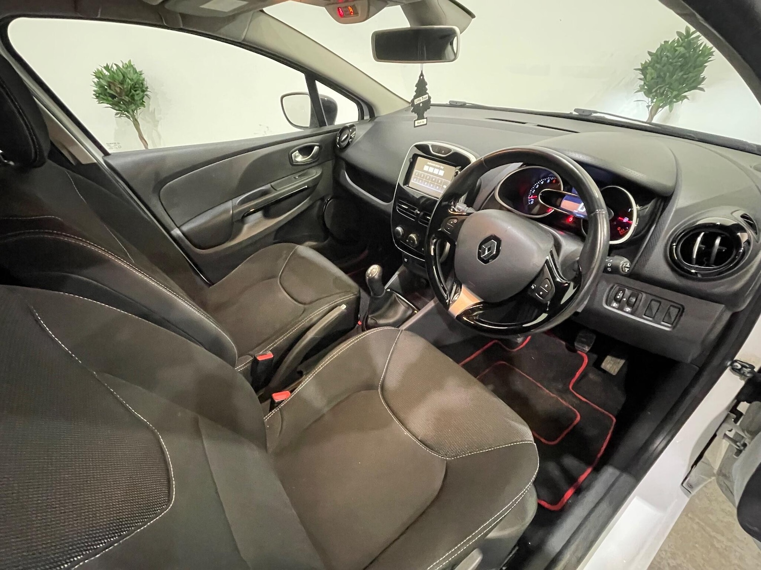 Used Renault Clio 2016 for sale - 77892501: Photo 4