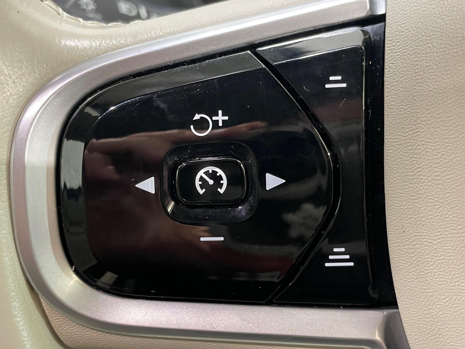 Used Volvo XC90 2018 for sale - 77625148: Photo 37