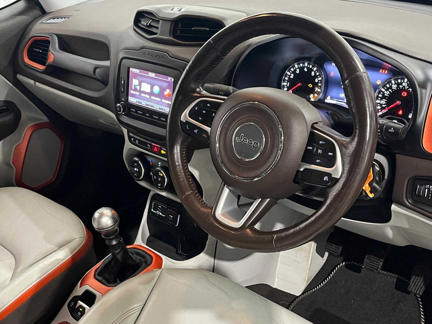 Used Jeep Renegade 2015 for sale - 76823757: Photo 3