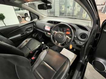Used Toyota Yaris 2015 for sale - 74788858: Photo