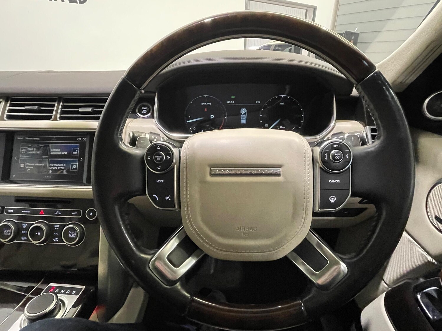 Used Land Rover Range Rover 2015 for sale - 77898173: Photo 60