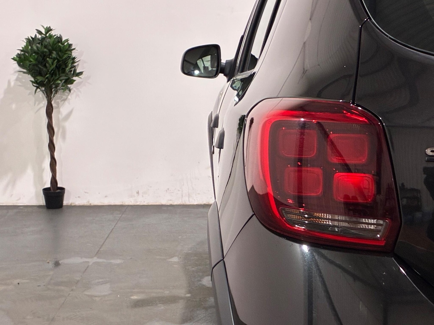 Used Dacia Sandero Stepway 2020 for sale - 77131127: Photo 32