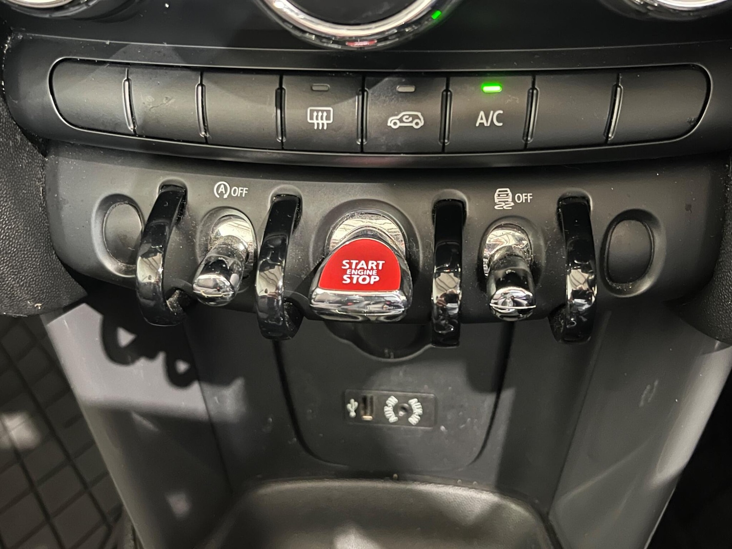 Used MINI Convertible 2017 for sale - 76239368: Photo 27