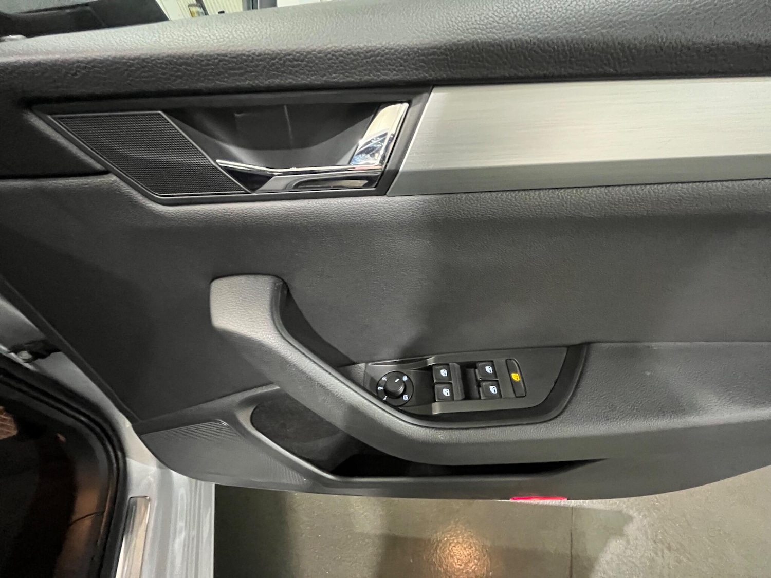 Used Skoda Superb 2017 for sale - 76658725: Photo 33