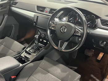 Used Skoda Superb 2017 for sale - 76658725: Photo