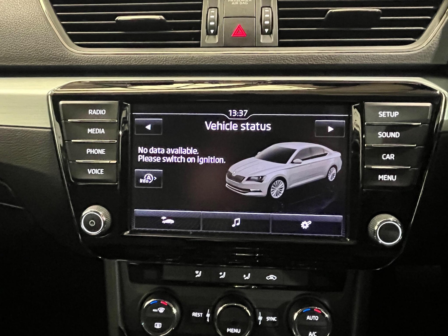 Used Skoda Superb 2017 for sale - 76658725: Photo 43