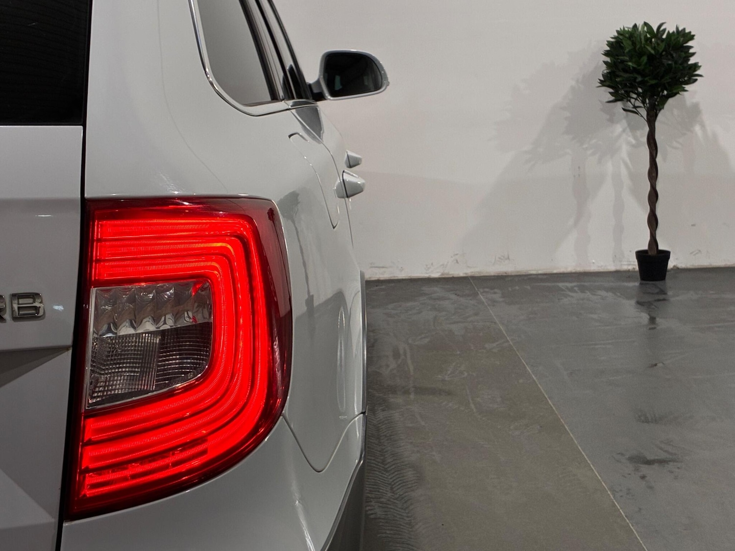 Used Skoda Superb 2014 for sale - 77538475: Photo 40