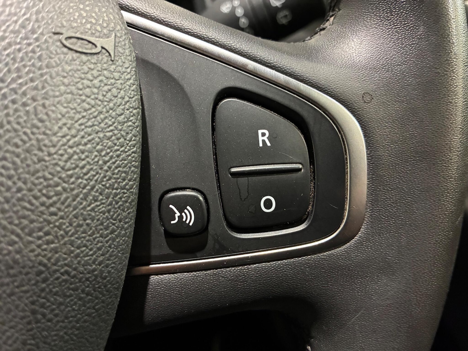 Used Renault Clio 2018 for sale - 76964897: Photo 32