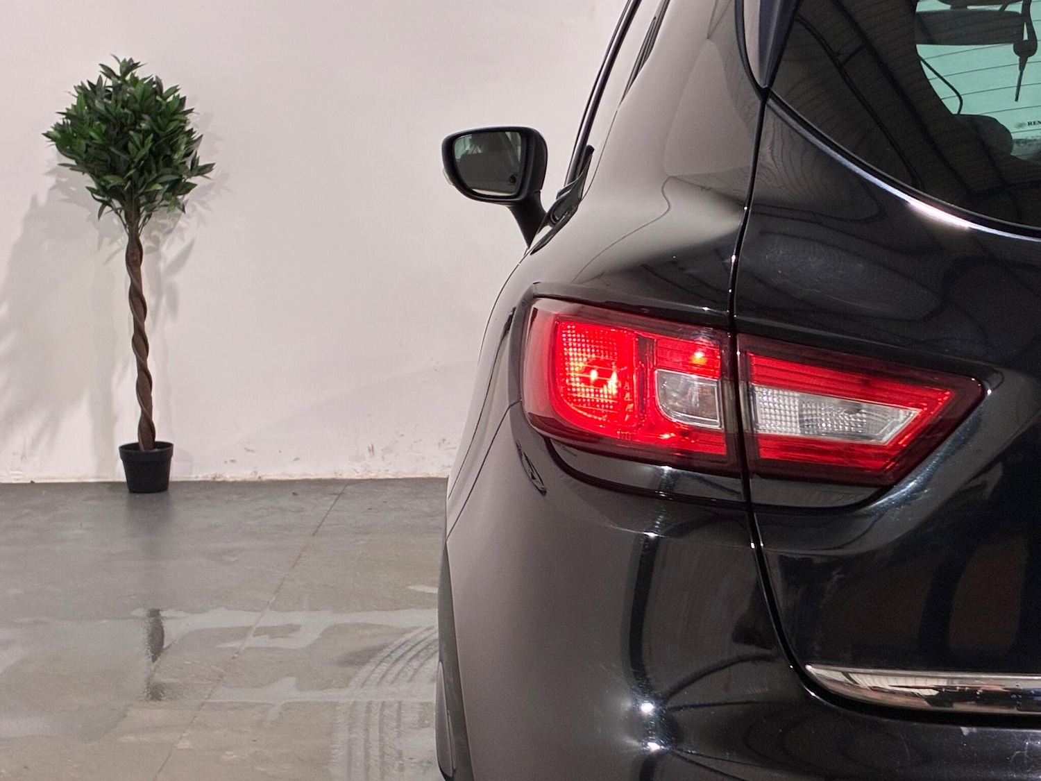 Used Renault Clio 2018 for sale - 76964897: Photo 43