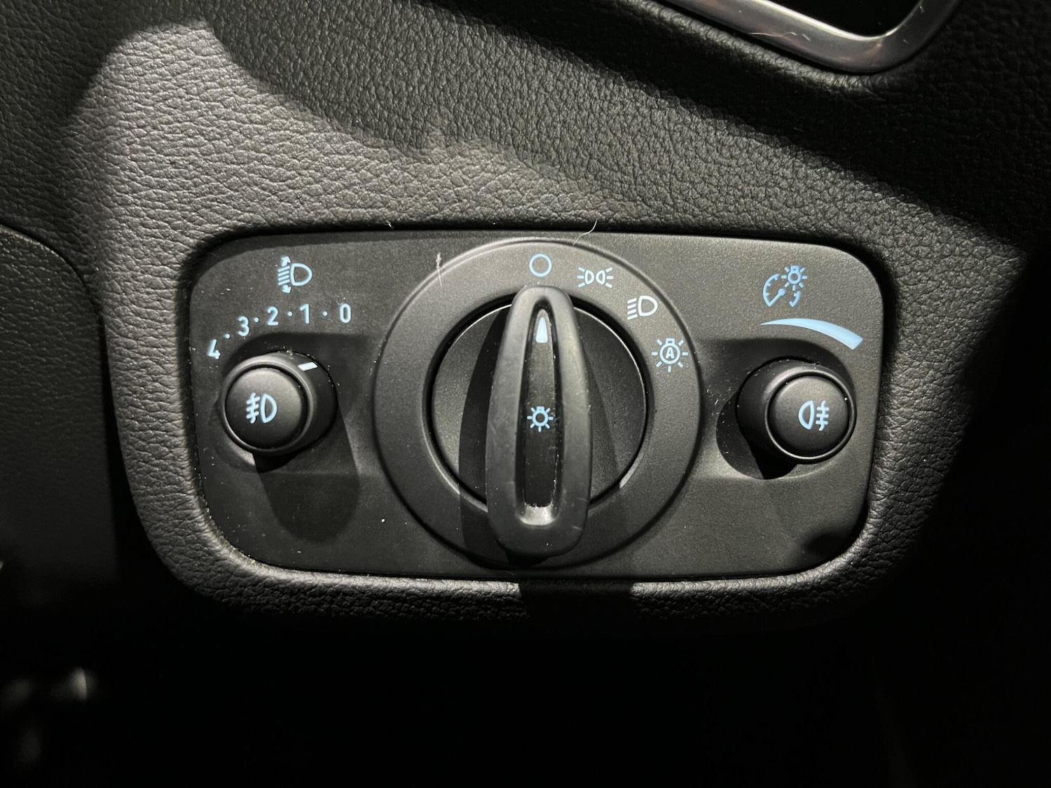 Used Ford Kuga 2014 for sale - 76371039: Photo 30