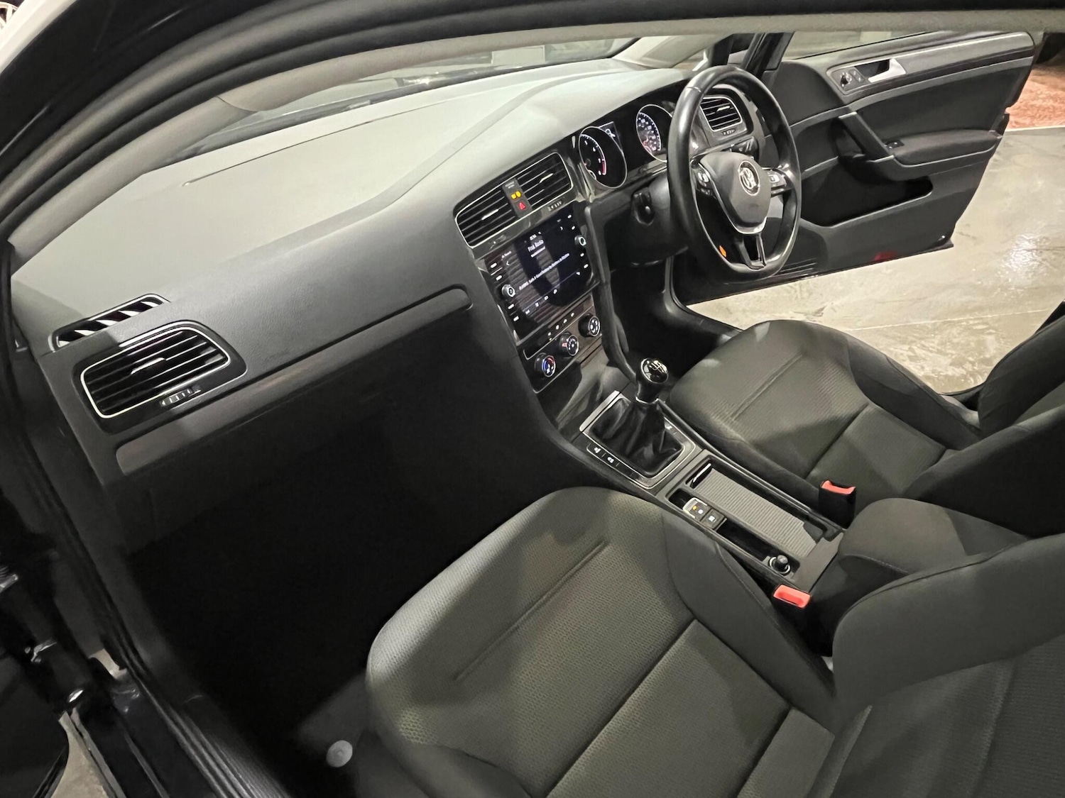 Used Volkswagen Golf 2018 for sale - 77040928: Photo 25