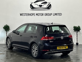 Used Volkswagen Golf 2018 for sale - 77040928: Photo