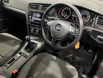 Used Volkswagen Golf 2018 for sale - 77040928: Photo