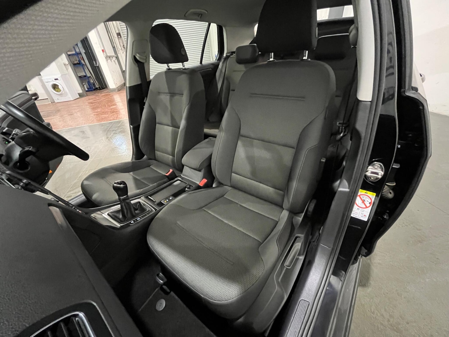 Used Volkswagen Golf 2018 for sale - 77040928: Photo 64