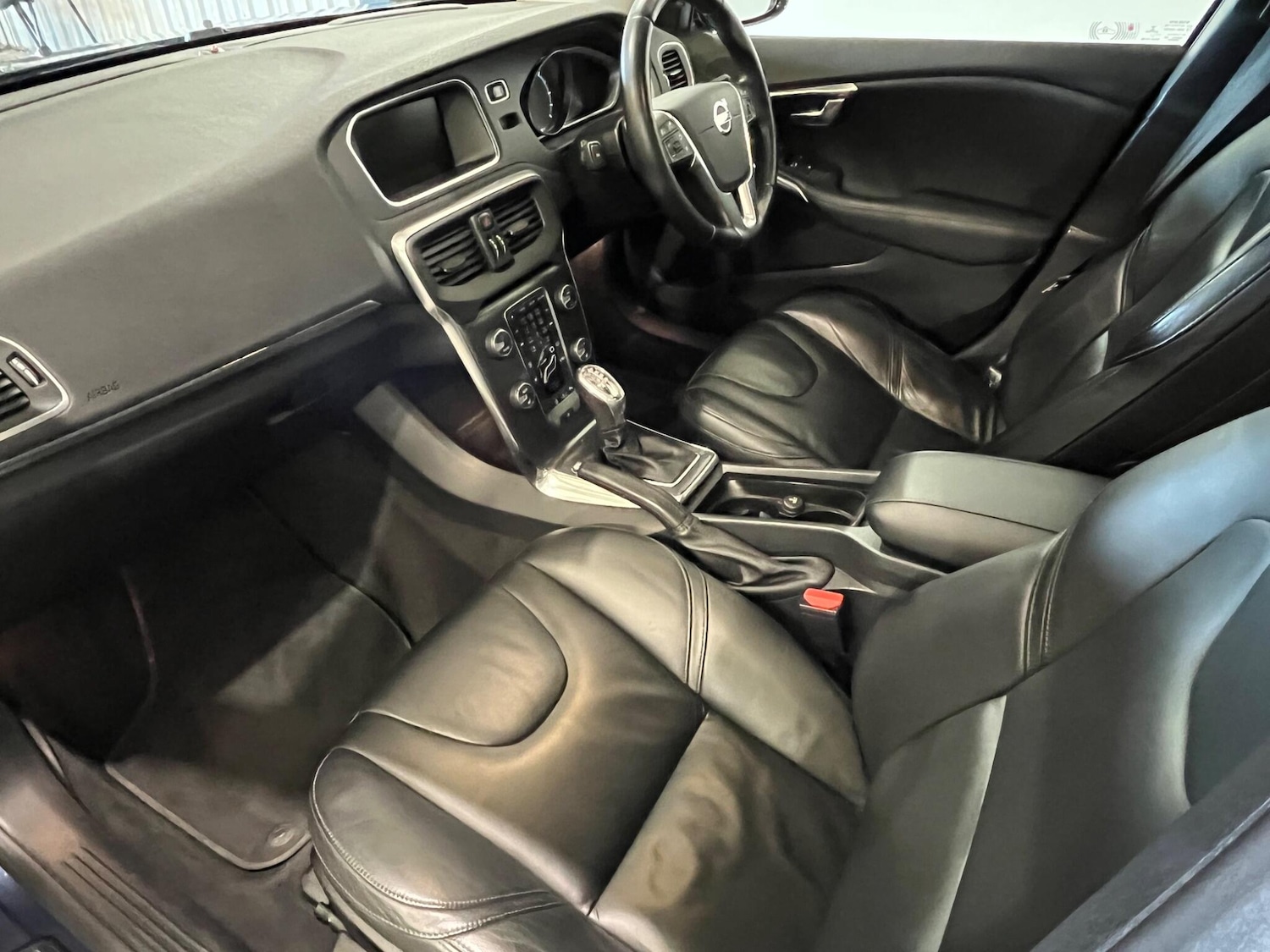 Used Volvo V40 2013 for sale - 76409519: Photo 19