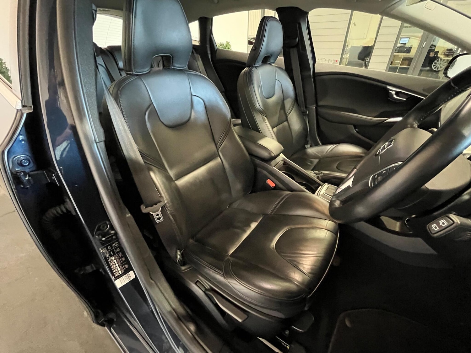 Used Volvo V40 2013 for sale - 76409519: Photo 20