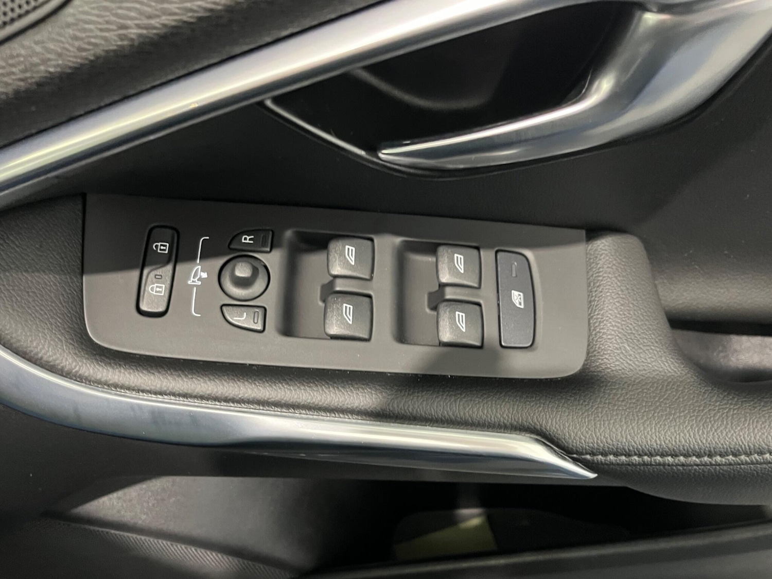 Used Volvo V40 2013 for sale - 76409519: Photo 24