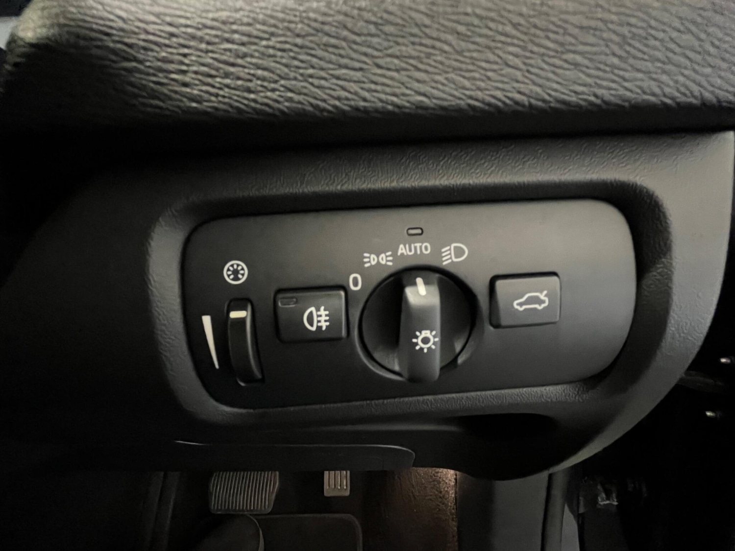 Used Volvo V40 2013 for sale - 76409519: Photo 32