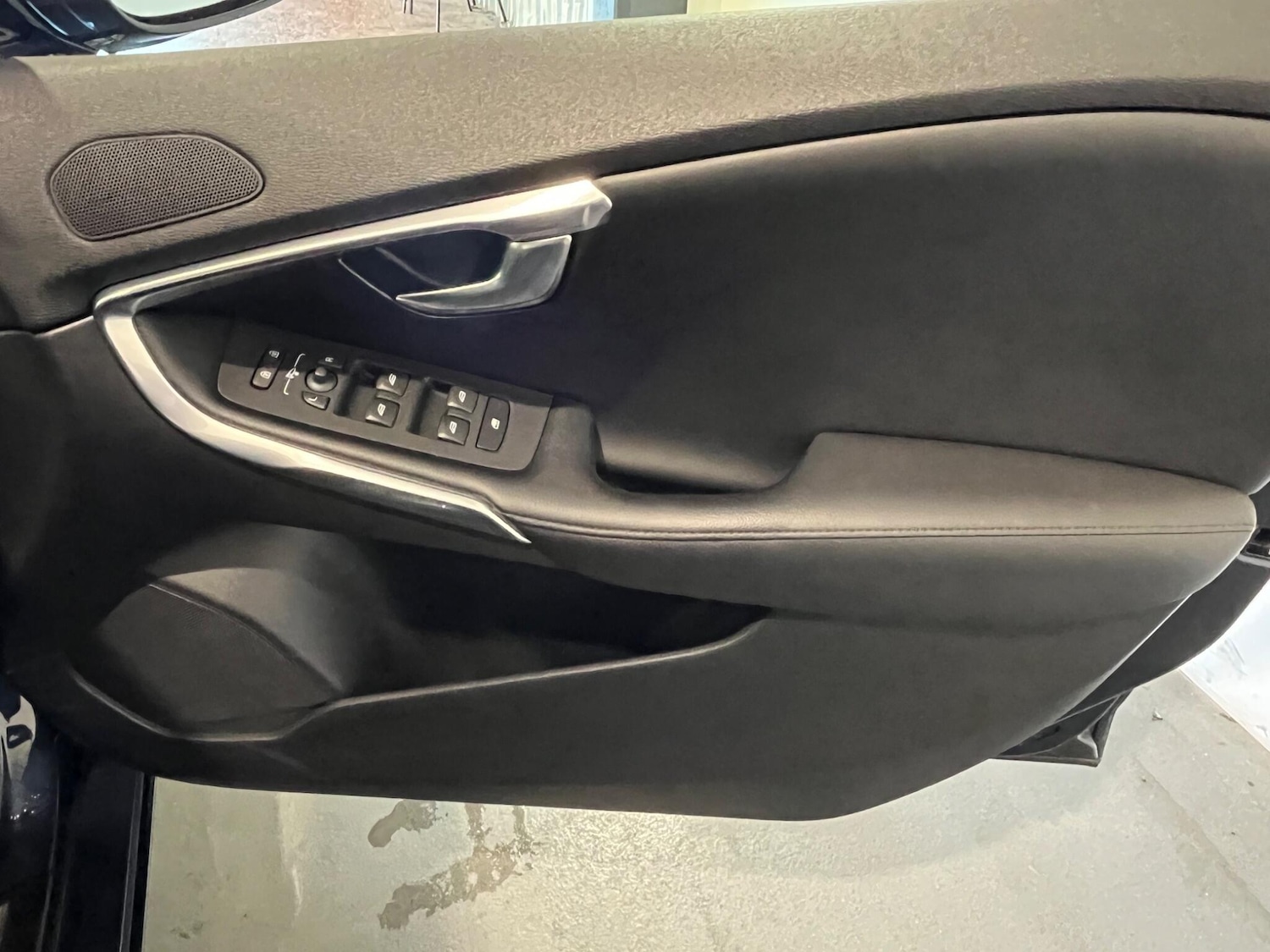 Used Volvo V40 2013 for sale - 76409519: Photo 33