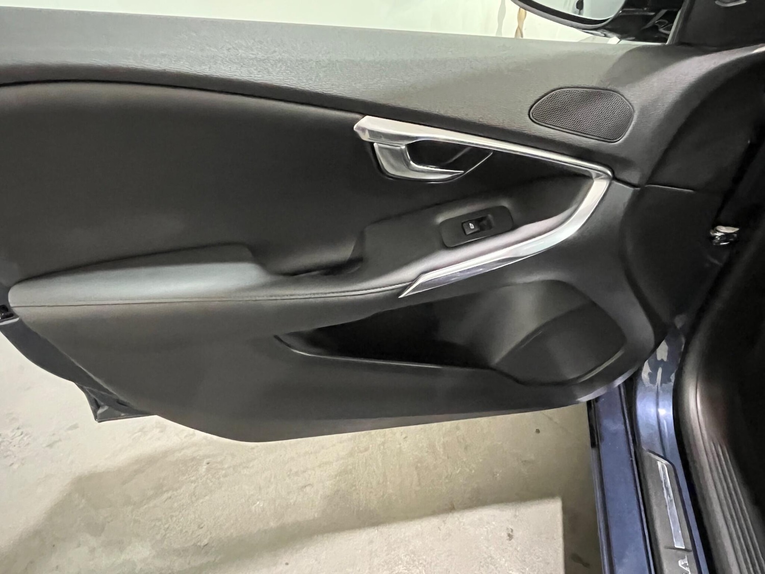 Used Volvo V40 2013 for sale - 76409519: Photo 37