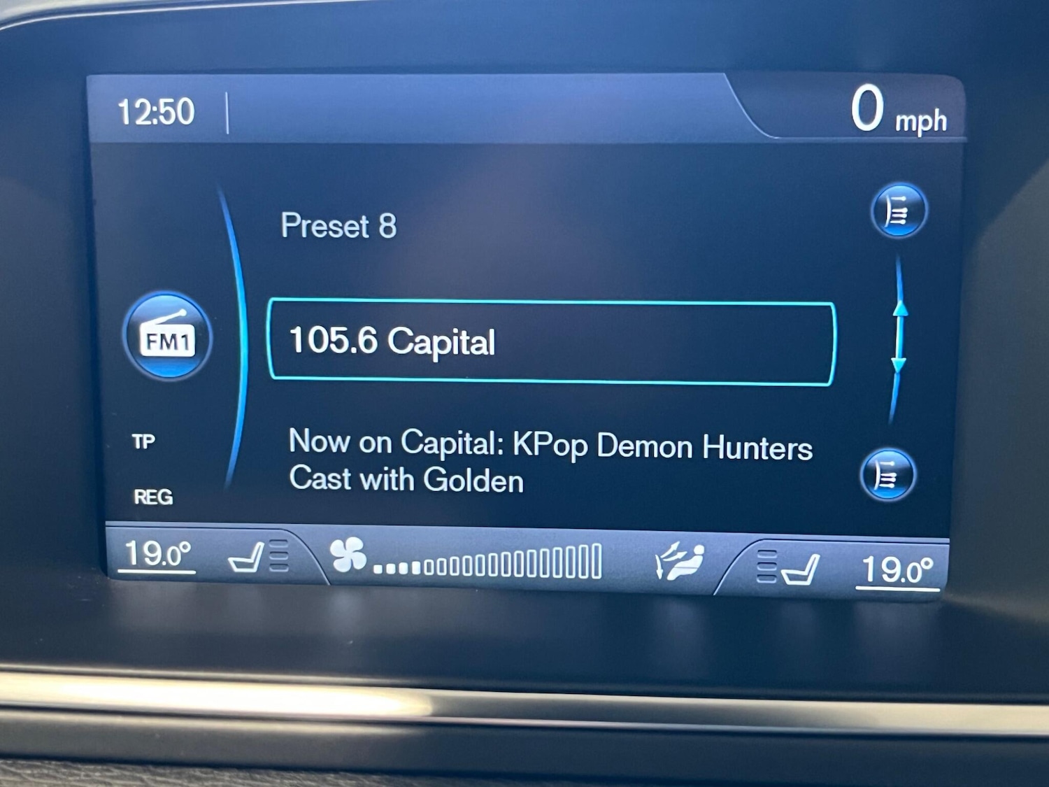 Used Volvo V40 2013 for sale - 76409519: Photo 40