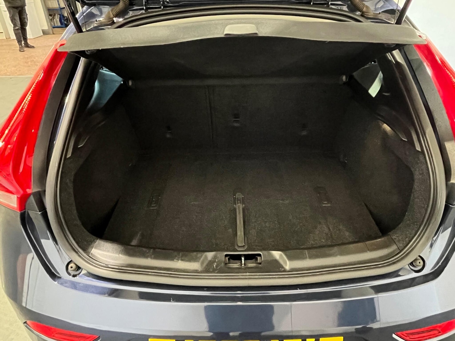 Used Volvo V40 2013 for sale - 76409519: Photo 42