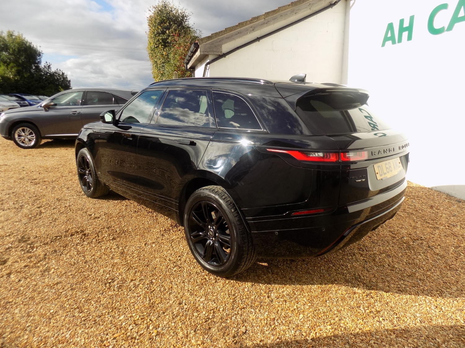 Used Land Rover Range Rover Velar 2019 for sale - 76374965: Photo 8
