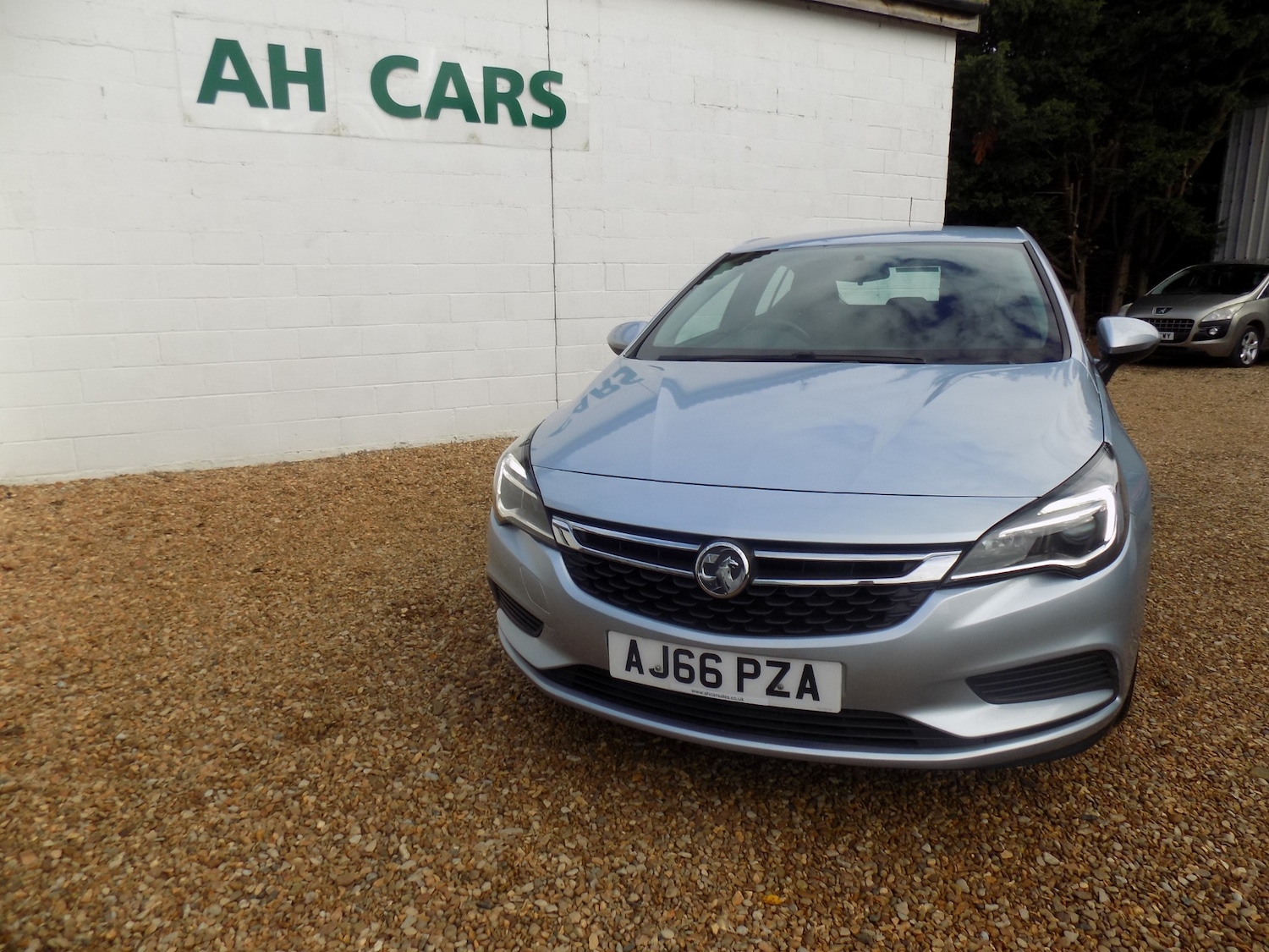 Used Vauxhall Astra 2017 for sale - 76352438: Photo 3