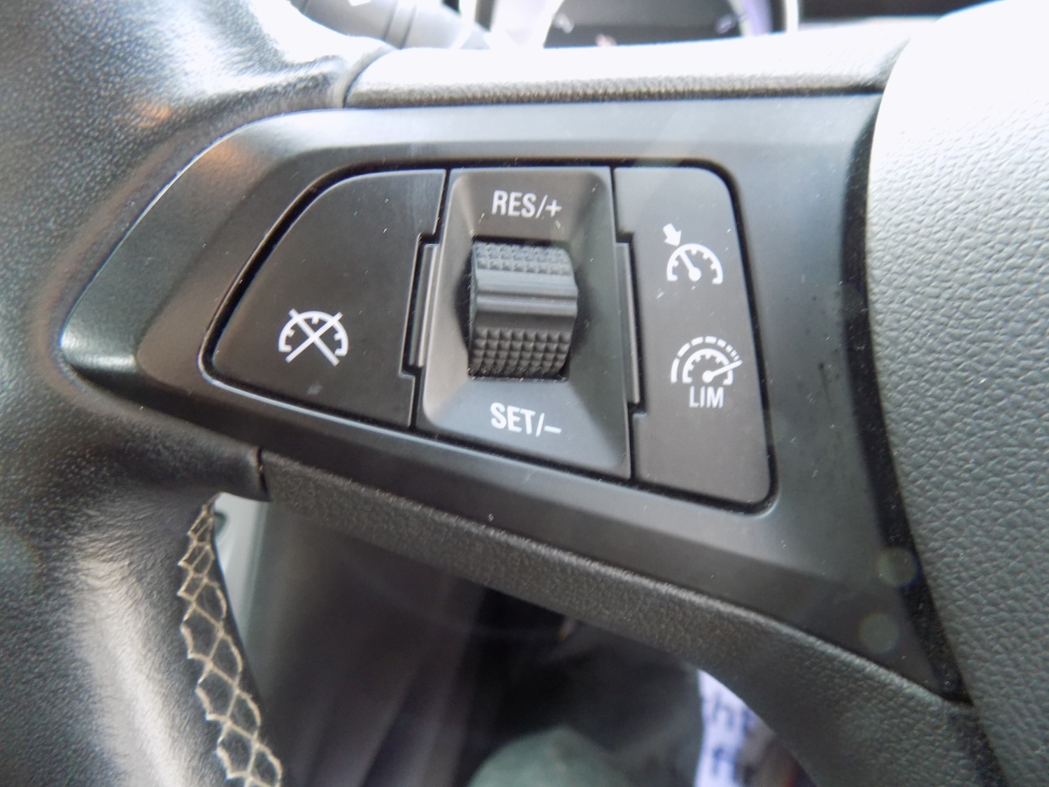 Used Vauxhall Astra 2017 for sale - 76352438: Photo 32