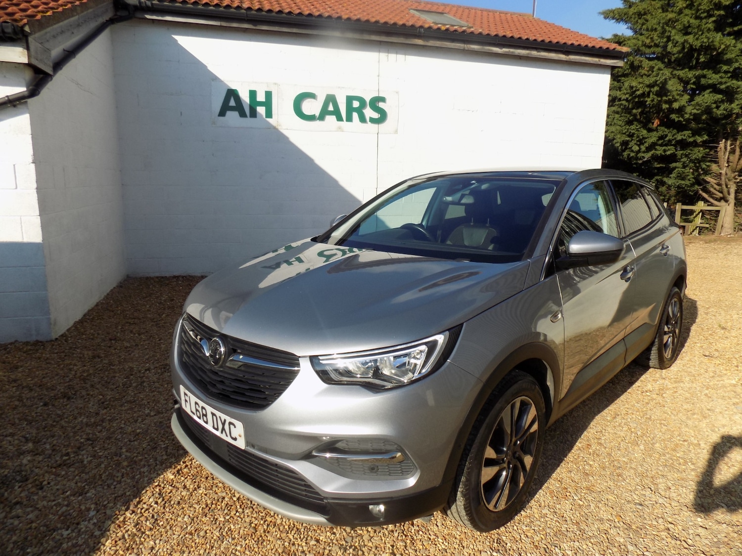 Used Vauxhall Grandland X 2018 for sale - 77980225: Photo 2