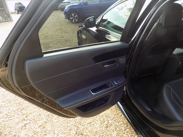 Used Jaguar XF 2016 for sale - 76142421: Photo 25
