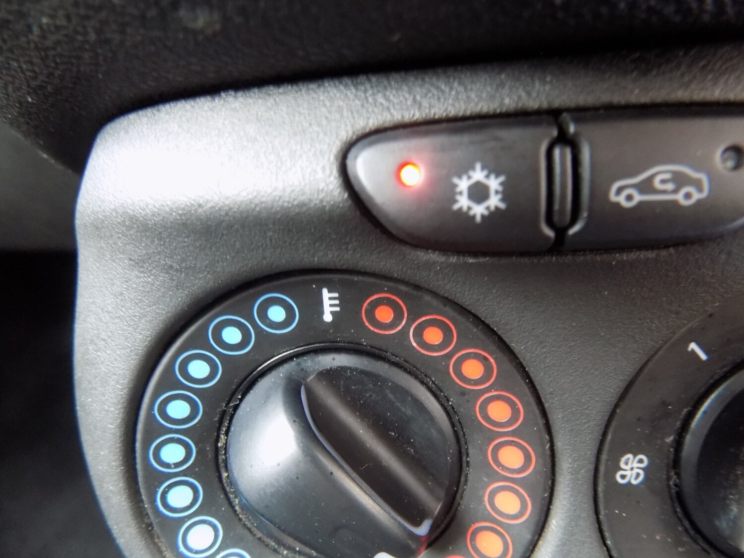 Used Vauxhall Corsa 2015 for sale - 76352300: Photo 30